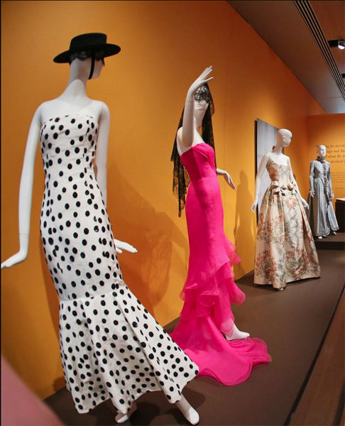 Oscar de la Renta’s Retrospective Exhibition Is Now Open
